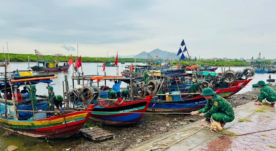 Hà Tĩnh dừng các cuộc họp chưa cần thiết để tập trung ứng phó với bão số 10.