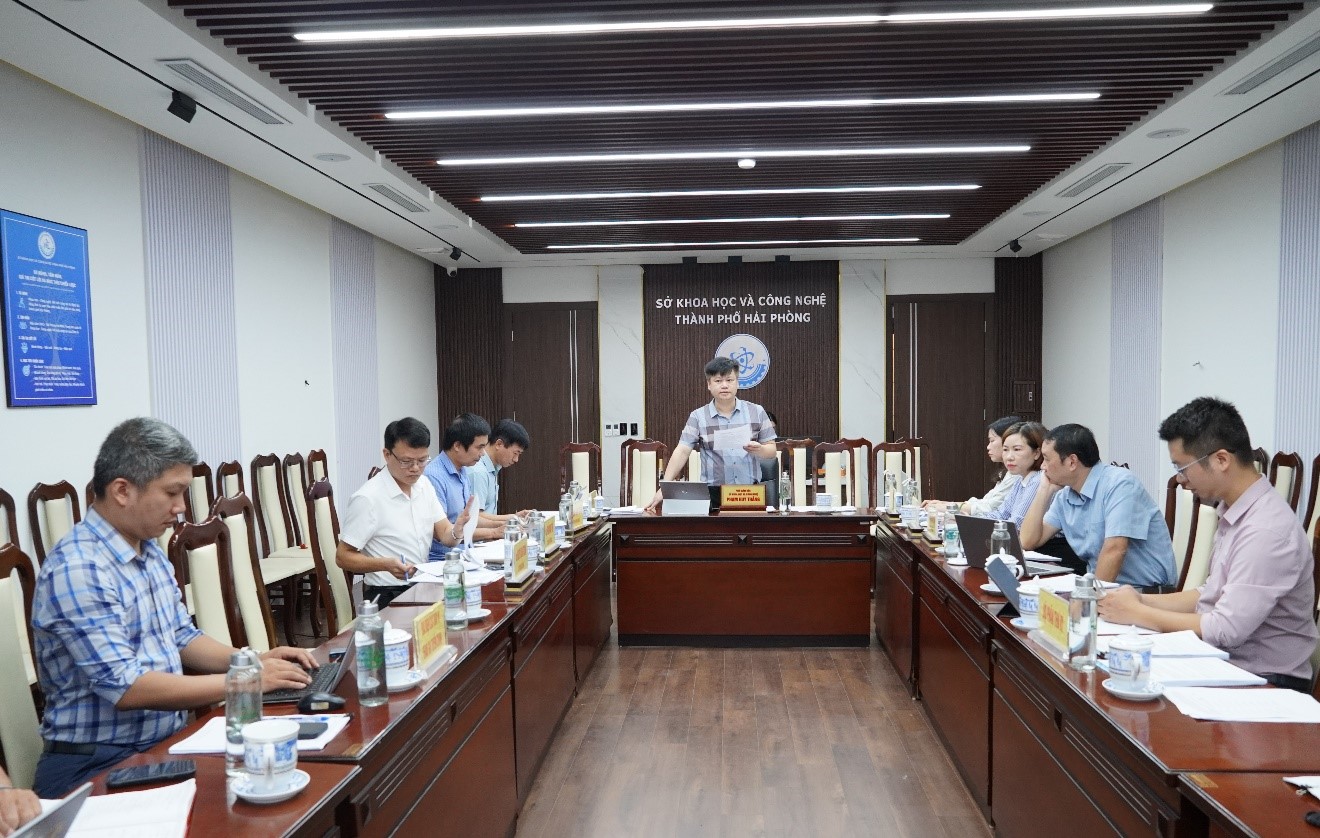 Hỗ trợ bảo hộ, quản lý, khai thác và phát triển nhãn hiệu tập thể “Hoa Anh Tú” và “Ổi An Hòa”