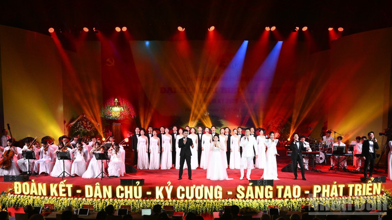 Một tiết mục văn nghệ đặc sắc được biểu diễn chào mừng Đại hội.