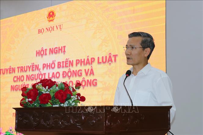 Thứ trưởng Bộ Nội vụ Cao Huy phát biểu tại hội nghị. Thứ trưởng Bộ Nội vụ Cao Huy phát biểu tại hội nghị.