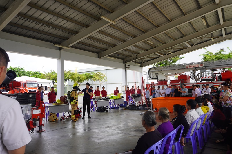 Bà con được tìm hiểu về thiết bị công nghệ và quy trình vận hành ứng phó sự cố