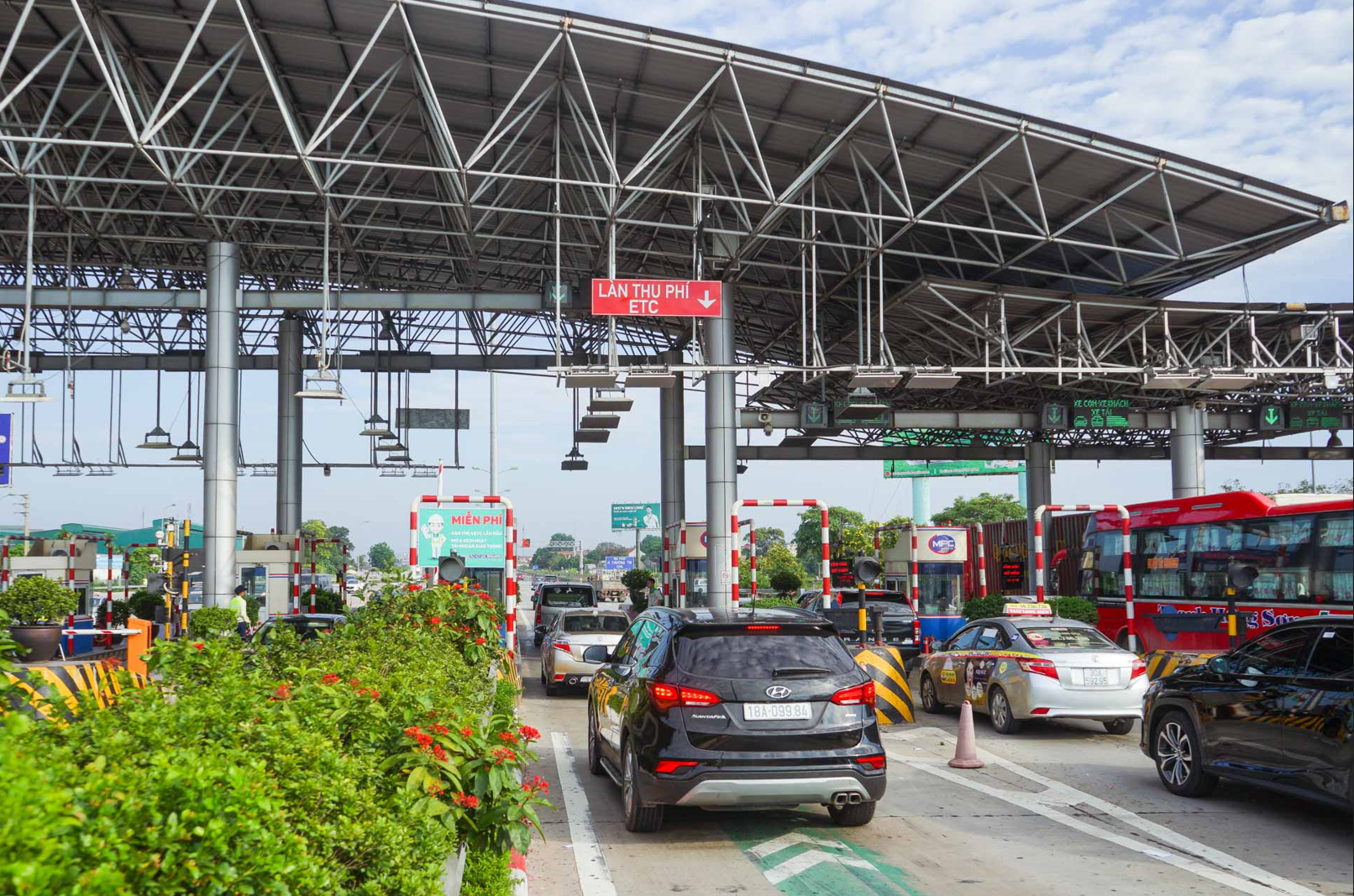 VETC lý giải vì sao không trừ tiền từ tài khoản ngân hàng khi thanh toán phí không dừng