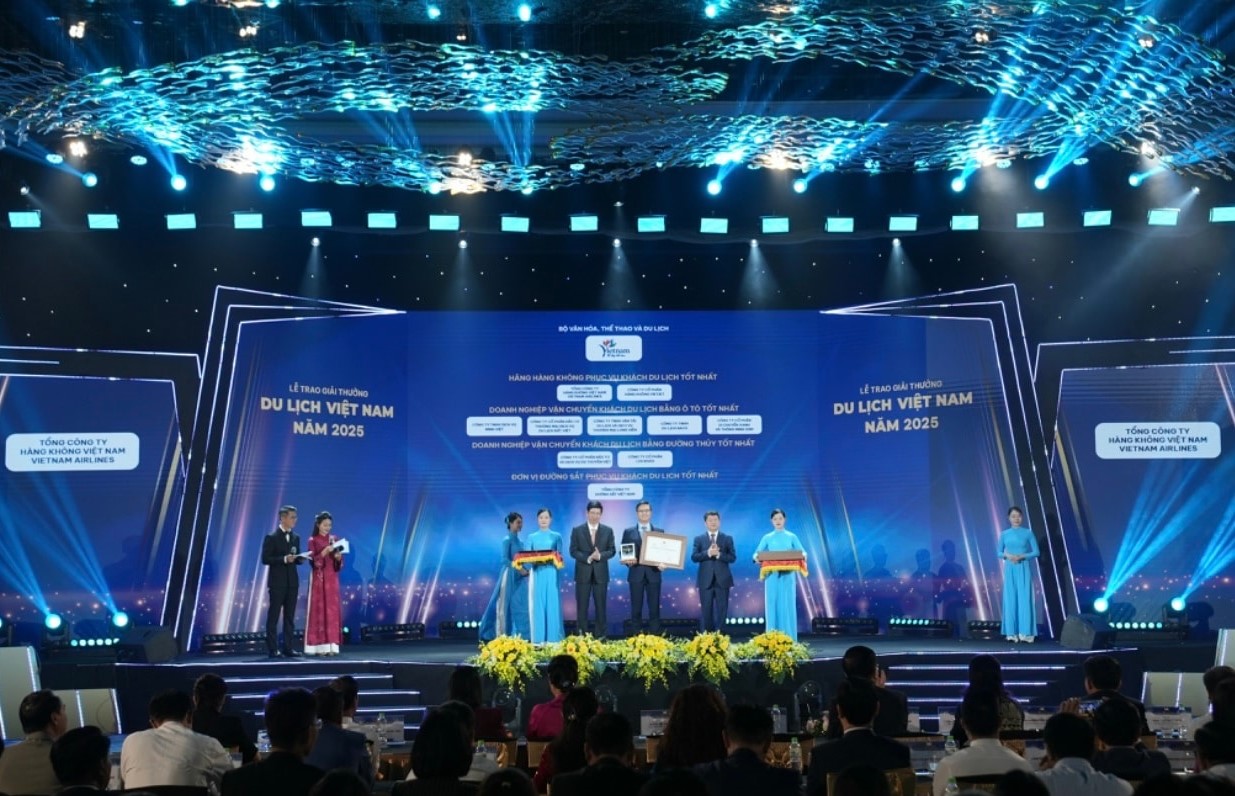 Vietnam Airlines được vinh danh “Hãng hàng không phục vụ khách du lịch tốt nhất” năm 2025. Ảnh: VNA Vietnam Airlines được vinh danh “Hãng hàng không phục vụ khách du lịch tốt nhất” năm 2025. Ảnh: VNA