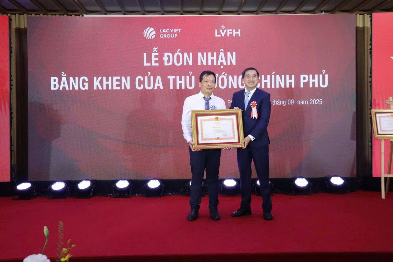 Thủ tướng Chính phủ tặng Bằng khen Hệ thống Bệnh viện Lạc Việt nhân kỷ niệm 20 năm thành lập