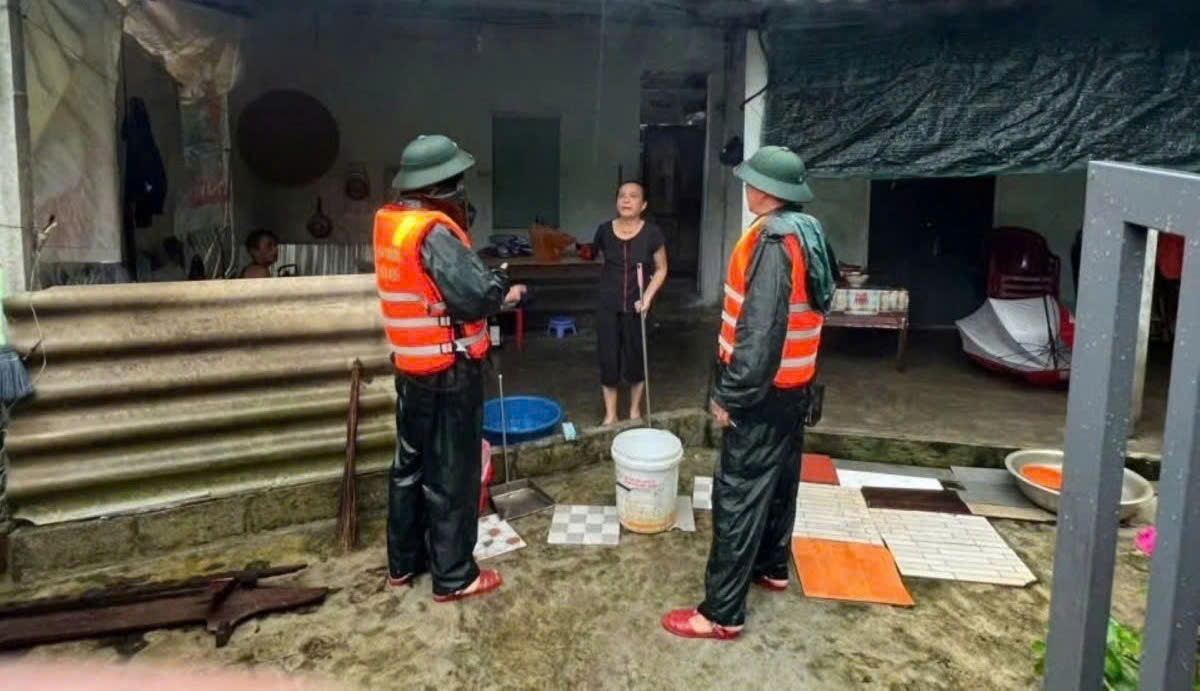 Bão số 10 áp sát, Quảng Trị cho học sinh nghỉ học, Huế kêu gọi hạn chế ra đường