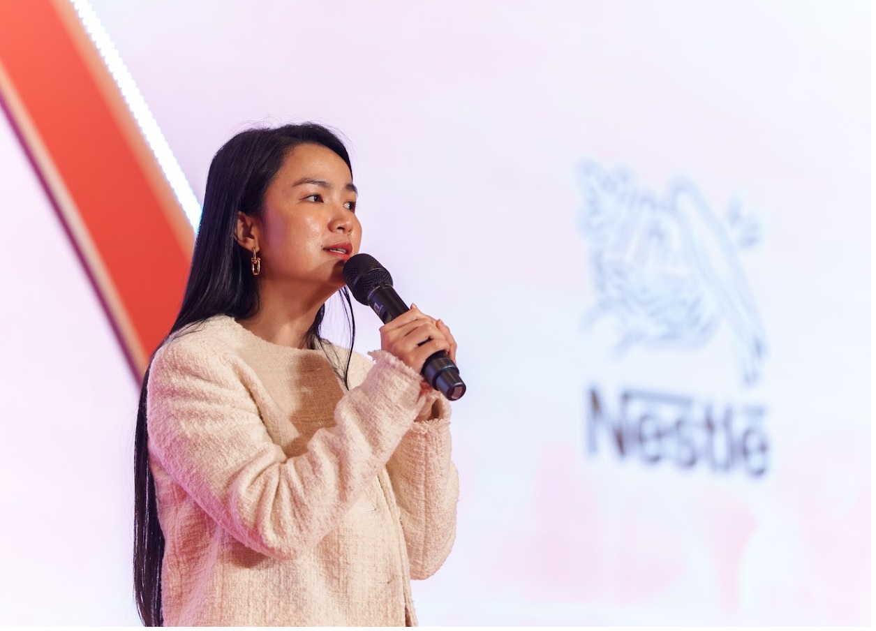 Bà Lê Tú Quỳnh, Giám đốc Ngành hàng Dinh dưỡng Trẻ sơ sinh và Trẻ nhỏ, Nestlé Việt Nam chia sẻ tại sự kiện “Nâng tầm tiêu chuẩn khoa học dinh dưỡng – Tối ưu lợi thế đầu đời cho con”