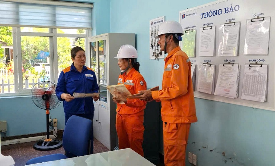 Mỗi thợ điện là một tuyên truyền viên tích cực trong công tác bảo vệ an toàn hành lang lưới điện
