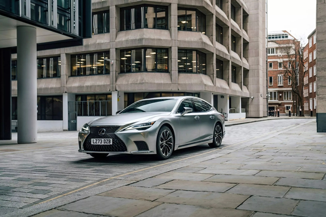 Lexus LS đã dừng bán tại Anh quốc