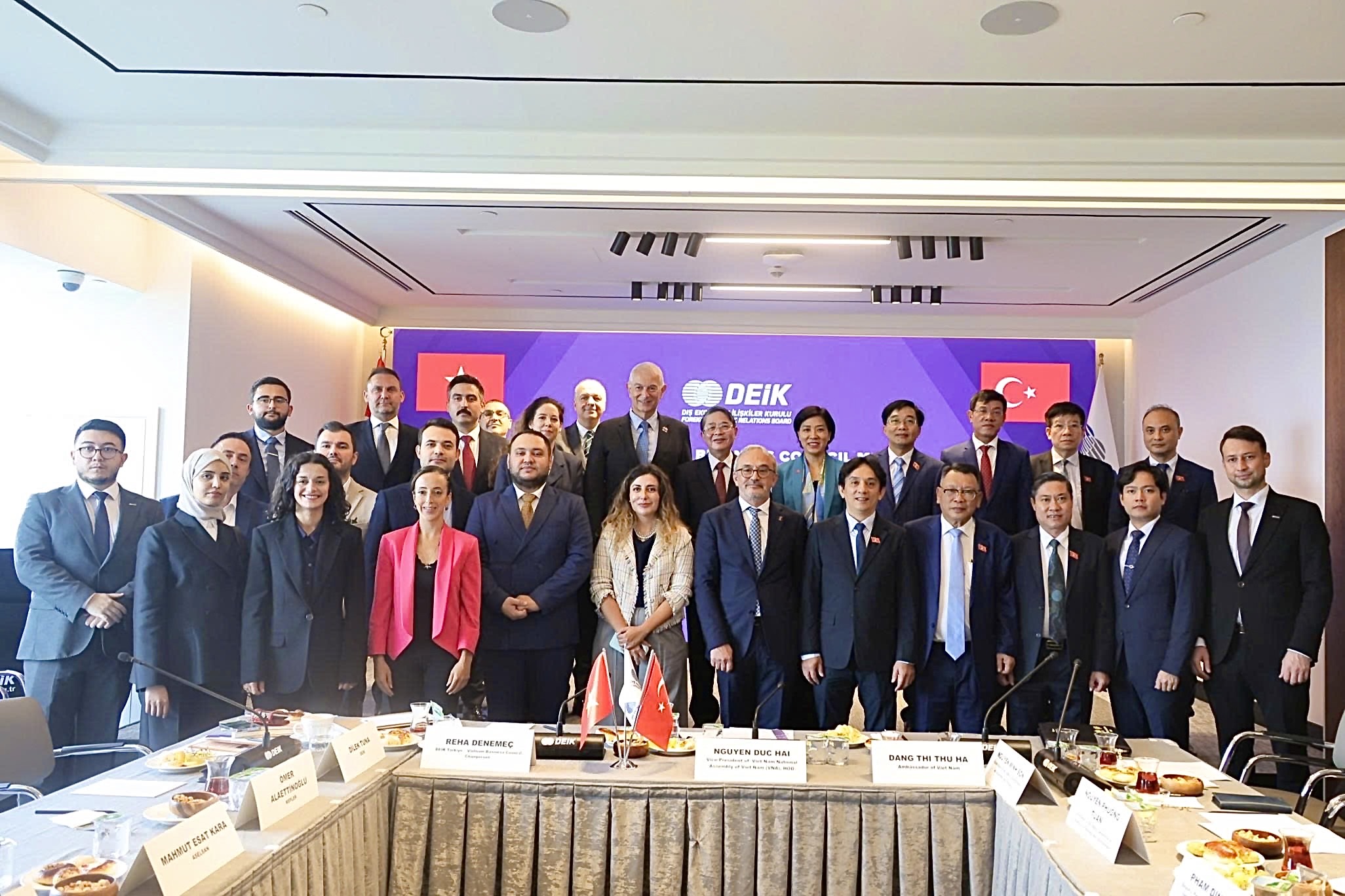 Phó Chủ tịch Quốc hội Nguyễn Đức Hải và Đoàn đại biểu Quốc hội Việt Nam chụp ảnh lưu niệm với Hội đồng Kinh doanh Thổ Nhĩ Kỳ - Việt Nam Phó Chủ tịch Quốc hội Nguyễn Đức Hải và Đoàn đại biểu Quốc hội Việt Nam chụp ảnh lưu niệm với Hội đồng Kinh doanh Thổ Nhĩ Kỳ - Việt Nam