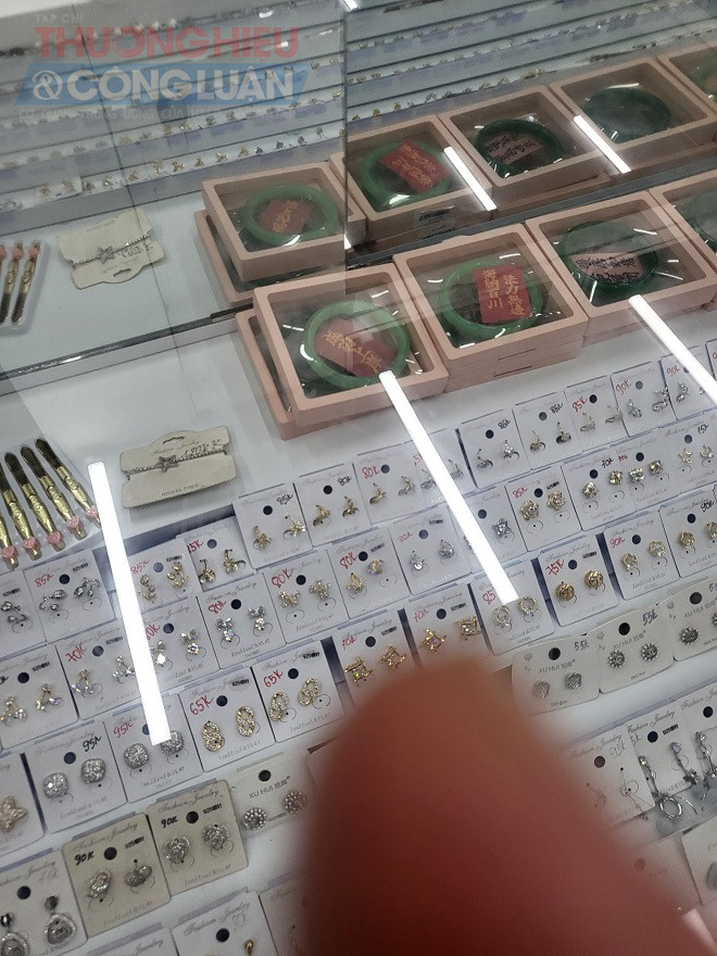 Phụ kiện thời trang, vòng ngọc in chữ Trung Quốc Phụ kiện thời trang, vòng ngọc in chữ Trung Quốc