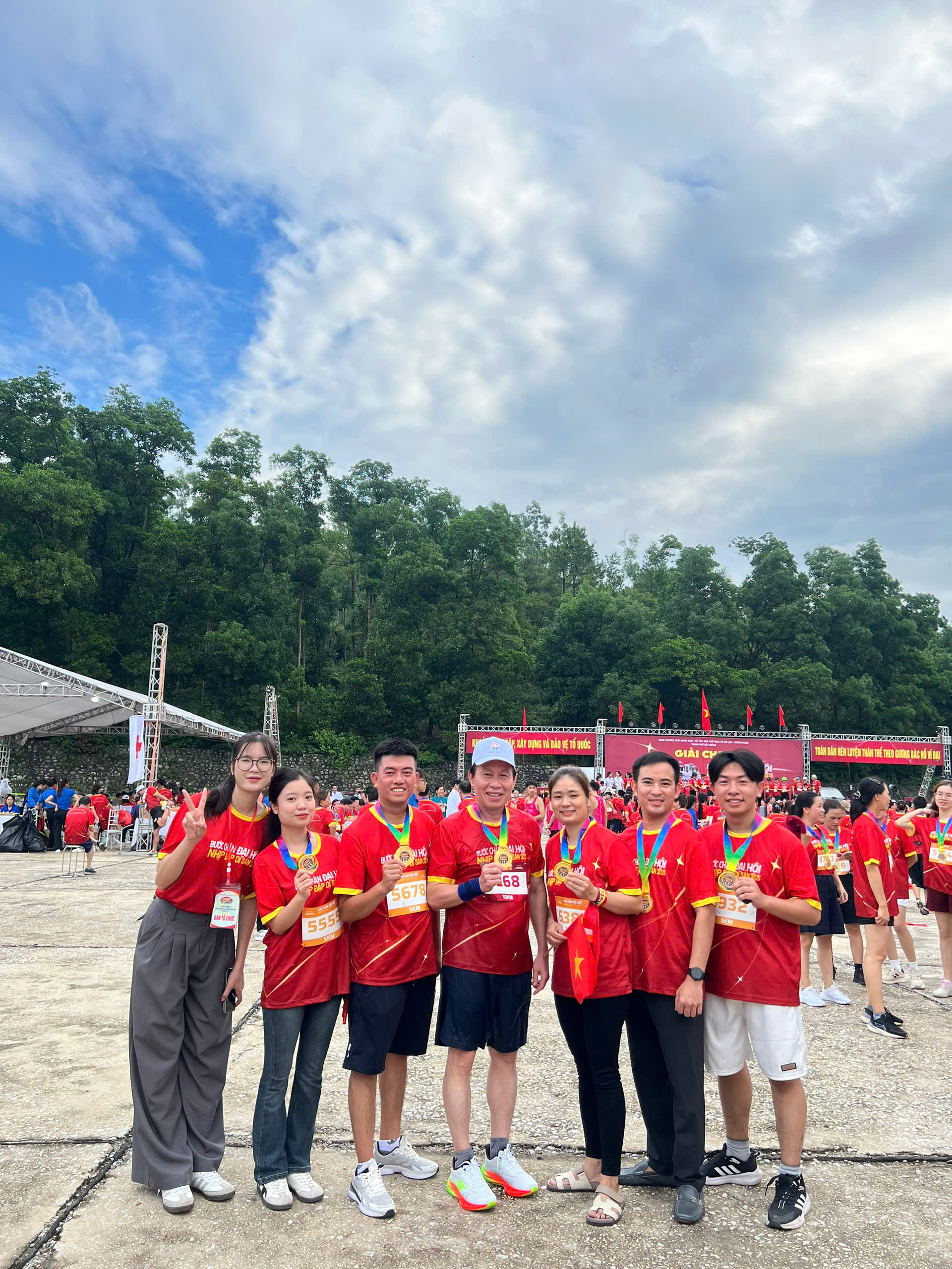 Đồng chí Lê Tiến Châu, Bí thư Thành ủy Hải Phòng tham gia Giải chạy “Bước chân Đại hội - Nhịp đập Di sản 2025”.