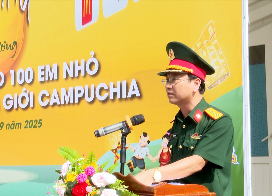 Đại tá Nguyễn Văn Hoan - Phó Giám đốc Trung tâm PT-TH Quân đội phát biểu tại chương trình