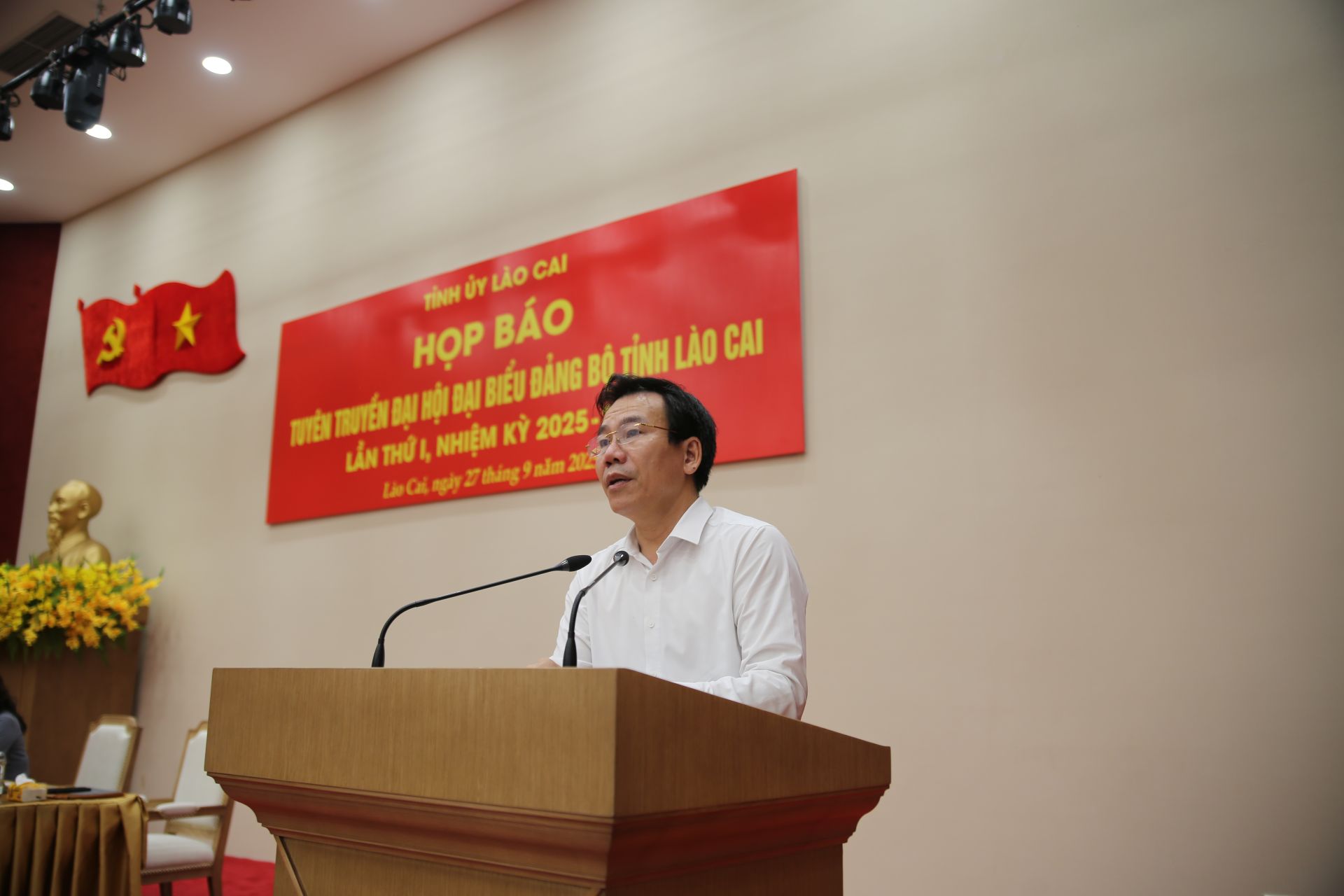 Ông Dương Đức Huy - Ủy viên Ban Thường vụ Tỉnh ủy, Trưởng Ban Tuyên giáo và Dân vận Tỉnh ủy thông tin về công tác chuẩn bị Đại hội đại biểu Đảng bộ tỉnh Lào Cai lần thứ I, nhiệm kỳ 2025-2030.