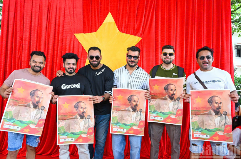 Du lịch Việt Nam tăng tốc về đích 25 triệu khách quốc tế