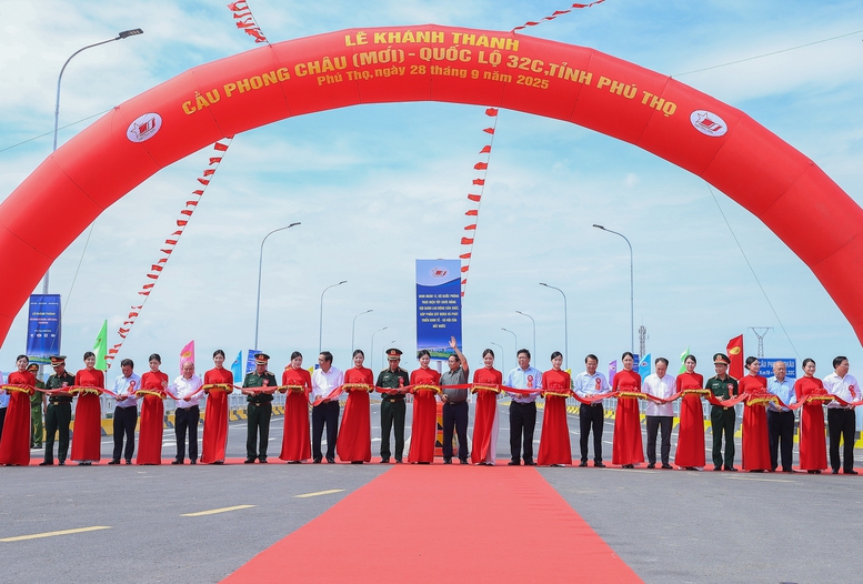 Thủ tướng: Khai thác cầu Phong Châu mới "xứng đáng với mong mỏi và những giọt nước mắt của người dân"