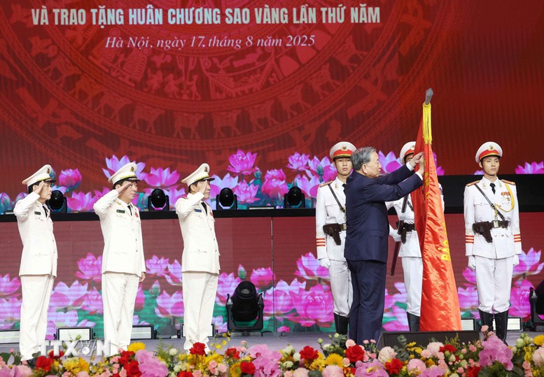 Công an nhân dân vì Đảng, vì dân