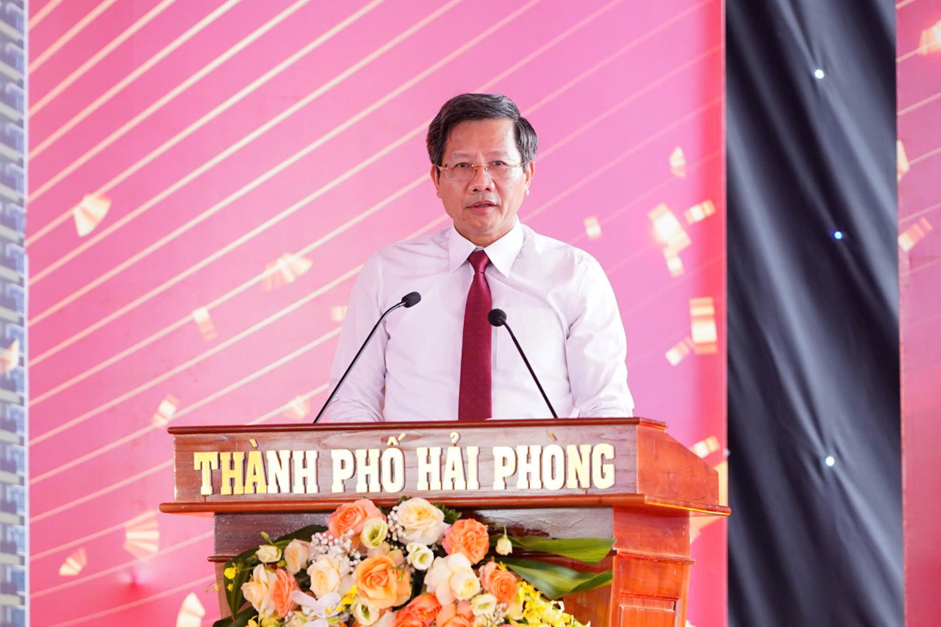 Đồng chí Lê Anh Quân, Ủy viên Ban Thường vụ Thành ủy, Phó Chủ tịch Thường trực UBND thành phố phát biểu tại Lễ khởi công. Đồng chí Lê Anh Quân, Ủy viên Ban Thường vụ Thành ủy, Phó Chủ tịch Thường trực UBND thành phố phát biểu tại Lễ khởi công.