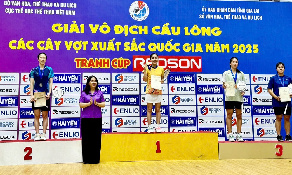 Vận động viên Trần Thị Phương Thúy nhận Huy chương Vàng nội dung đơn nữ.