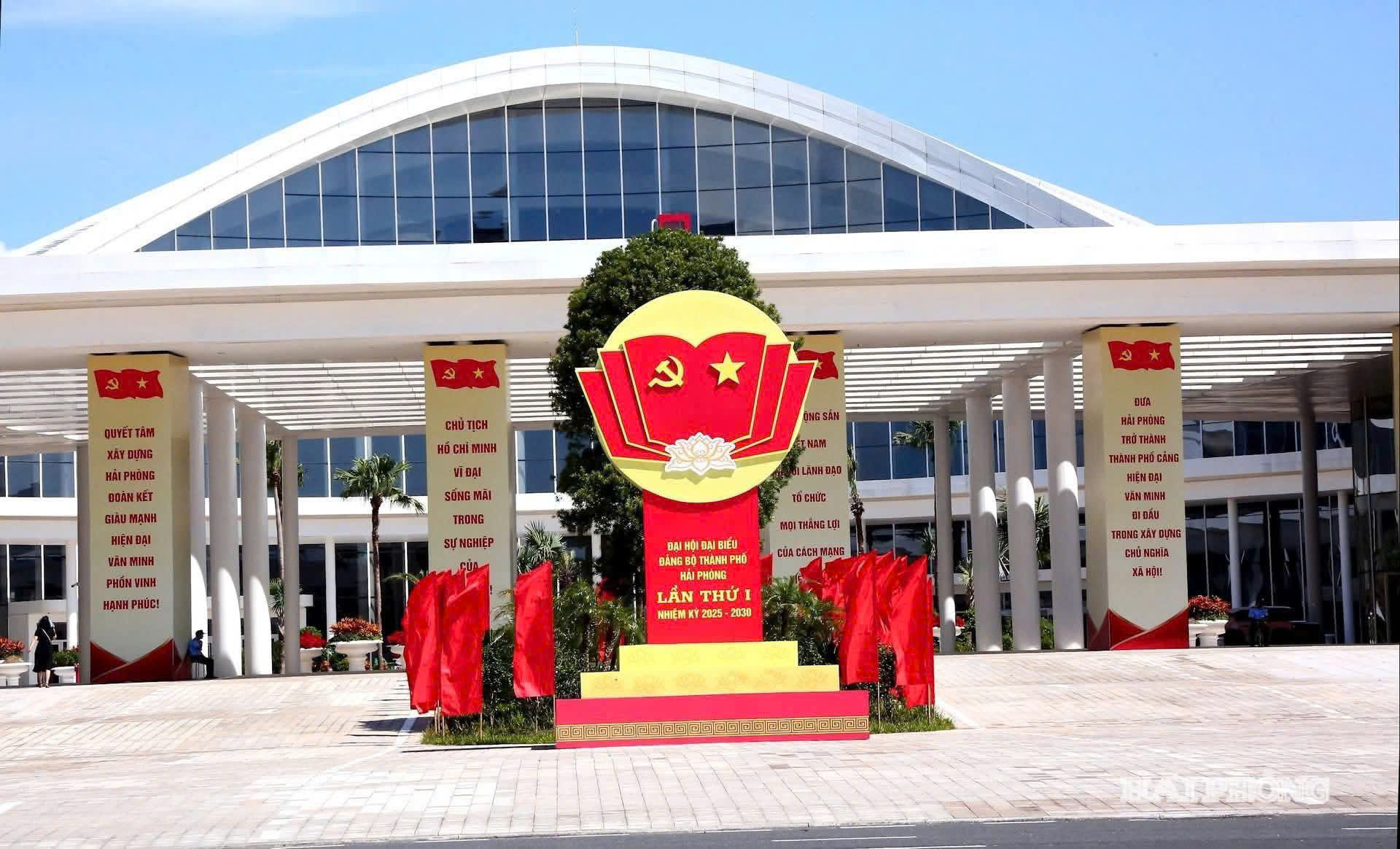 Hải Phòng những ngày tháng 9 rợp sắc đỏ