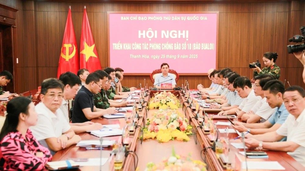 Chủ tịch UBND tỉnh Nguyễn Hoài Anh chủ trì tại điểm cầu Thanh Hóa.