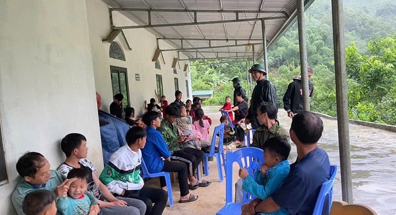 Bộ đội Biên phòng tỉnh Thanh Hóa khẩn trương di dời tài sản, đảm bảo an toàn cho người dân