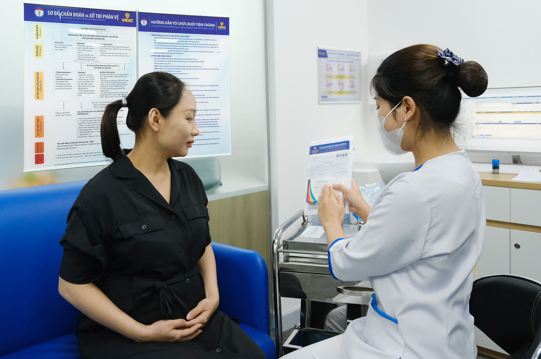 Chị Ngô Ngọc Trà My tiêm vắc xin RSV tại Trung tâm VNVC Hoàng Văn Thụ, ngày 27/9 Chị Ngô Ngọc Trà My tiêm vắc xin RSV tại Trung tâm VNVC Hoàng Văn Thụ, ngày 27/9