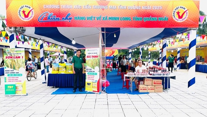 Phiên chợ hàng Việt xã Minh Long