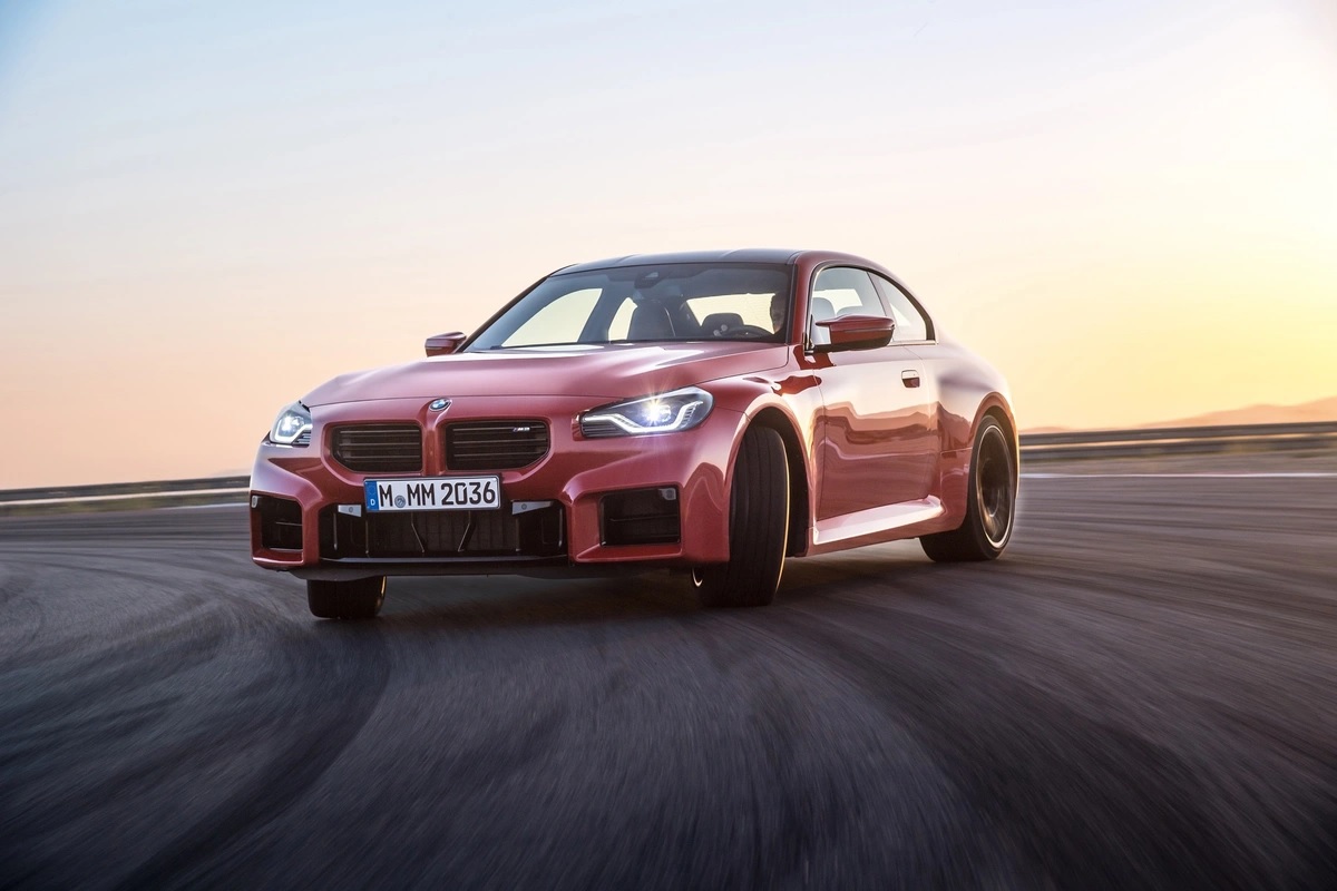 BMW M2 là mẫu xe thể thao hai cửa gầm thấp thuộc hàng nhỏ nhất của hãng xe xứ Bavaria