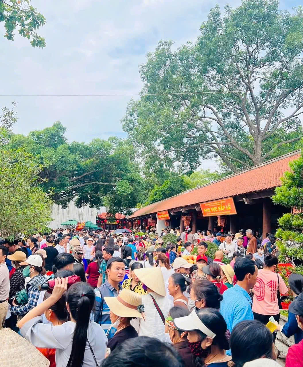 Di sản văn hóa thế giới Côn Sơn - Kiếp Bạc đã đón khoảng 6,5 vạn lượt du khách.