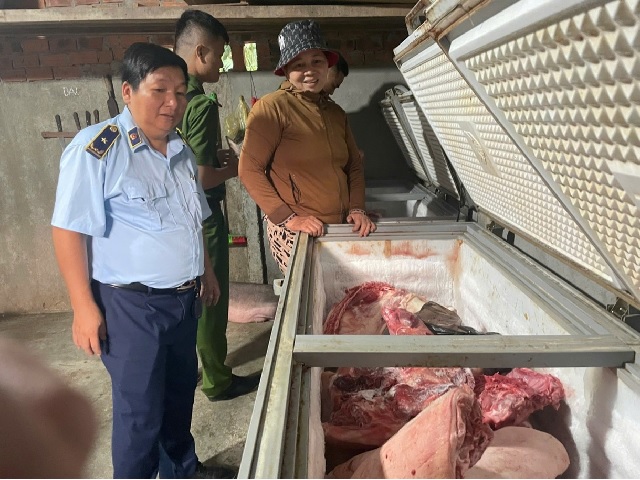 Quảng Ngãi tạm giữ trên 1.000 kg thịt lợn không rõ nguồn gốc