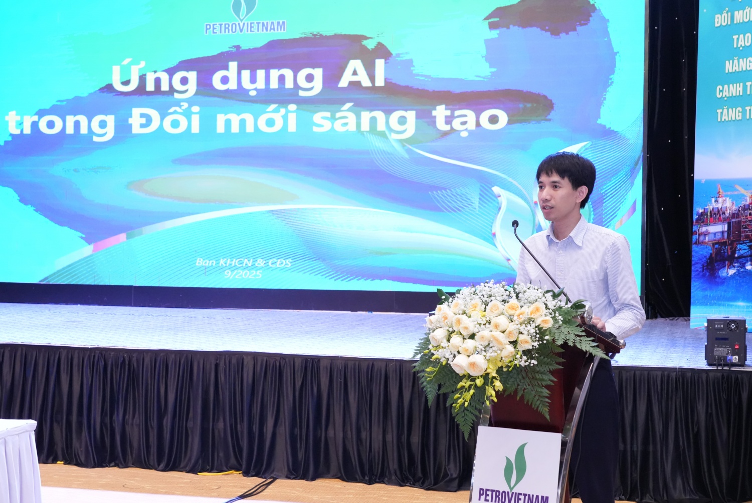 Đồng chí Lê Ngọc Anh - Phó Trưởng Ban Khoa học Công nghệ và Chuyển đổi số Tập đoàn trao đổi về chuyên đề “Ứng dụng AI trong đổi mới sáng tạo”