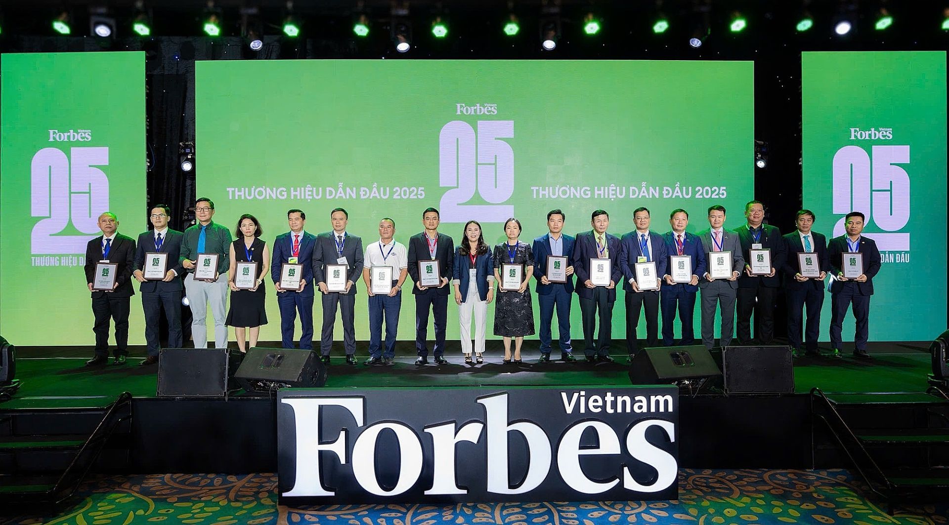 FPT - Thương hiệu công nghệ thông tin duy nhất được vinh danh Top 25 của Forbes Việt Nam