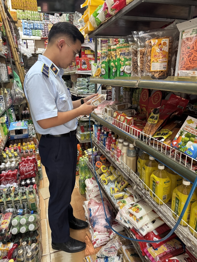 Lực lượng QLTT Hà Nội tăng cường kiểm tra hàng hóa dịp Tết Trung thu