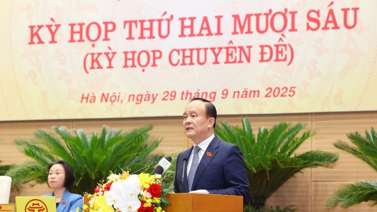 Đồng chí Nguyễn Ngọc Tuấn - Chủ tịch Hội đồng nhân dân thành phố Hà Nội phát biểu khai mạc kỳ họp