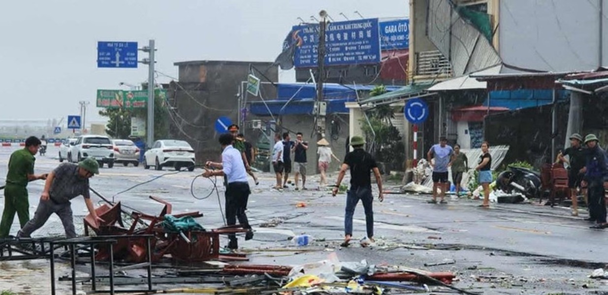 Hưng Yên: Bão số 10 làm 2 người chết, 9 người bị thương