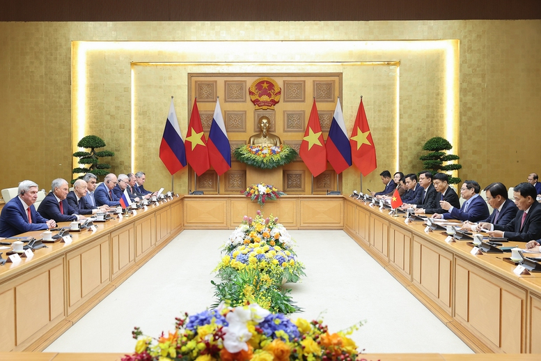 Thủ tướng Phạm Minh Chính và Chủ tịch Duma Quốc gia V. Volodin cũng nhất trí làm sâu sắc hơn nữa hợp tác trong lĩnh vực nhân văn, giáo dục - đào tạo, y tế, quốc phòng - an ninh - Ảnh: VGP/Nhật Bắc