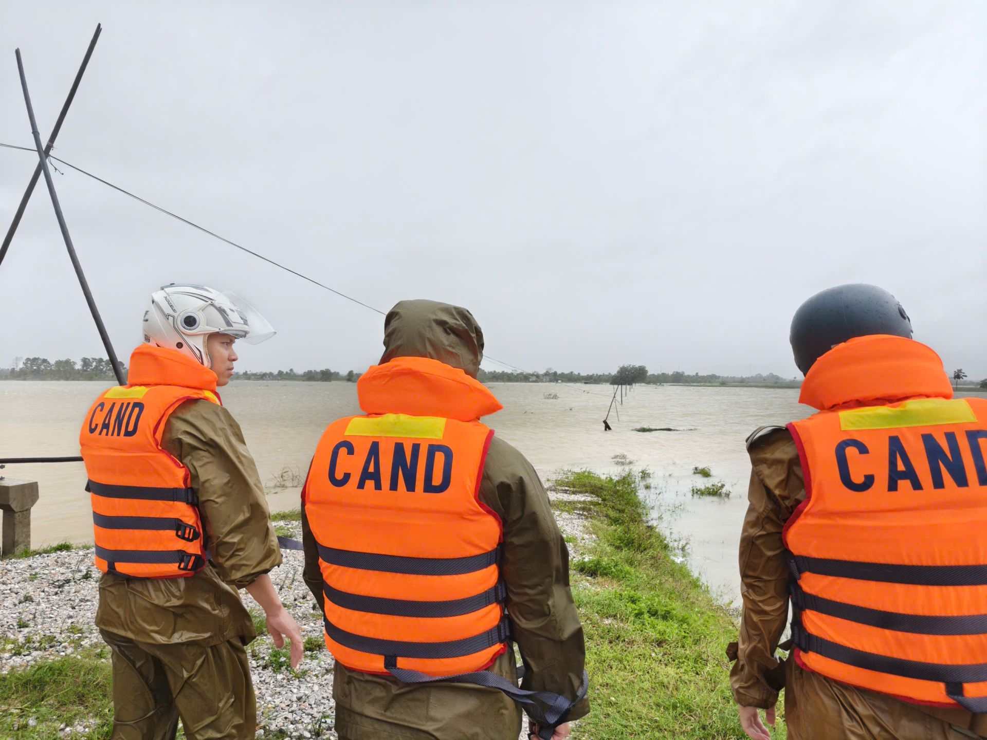 Công an Thanh Hóa huy động tối đa lực lượng khẩn trương khắc phục hậu quả bão số 10