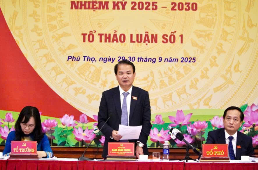 Đồng chí Đặng Xuân Phong, Bí thư Tỉnh ủy Phú Thọ phát biểu tại Tổ thảo luận số 1. Đồng chí Đặng Xuân Phong, Bí thư Tỉnh ủy Phú Thọ phát biểu tại Tổ thảo luận số 1.