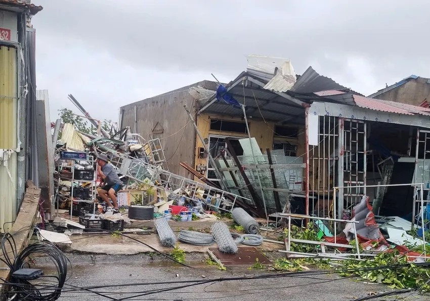 Lốc xoáy trong bão số 10: Hiện tượng khó dự báo, chỉ có thể cảnh báo nguy cơ