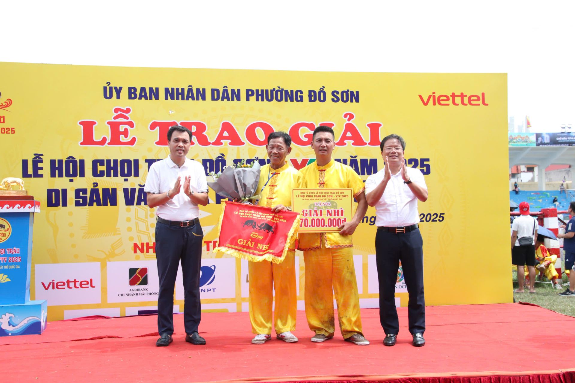 Trâu số 07 của ông Phí Văn Hiền giành giải Nhì.