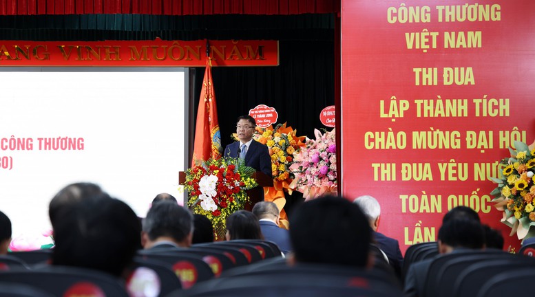 Phó Thủ tướng Lê Thành Long nhấn mạnh Đại hội Thi đua yêu nước ngành Công Thương lần thứ tư là sự kiện quan trọng nhằm đánh giá kết quả phong trào thi đua thời gian qua và đề ra phương hướng, nhiệm vụ trọng tâm giai đoạn sắp tới - Ảnh: VGP/Đức Tuân