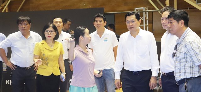Phó Chủ tịch Thường trực HĐND thành phố, Chủ tịch Liên đoàn Pickleball thành phố Đà Nẵng Trần Phước Sơn (thứ 3, bên phải sang) kiểm tra công tác chuẩn bị sân thi đấu cho hạng mục Pro (Cung Thể thao Tiên Sơn) phục vụ giải PPA Tour Asia - MB Vietnam Cup 2025. Phó Chủ tịch Thường trực HĐND thành phố, Chủ tịch Liên đoàn Pickleball thành phố Đà Nẵng Trần Phước Sơn (thứ 3, bên phải sang) kiểm tra công tác chuẩn bị sân thi đấu cho hạng mục Pro (Cung Thể thao Tiên Sơn) phục vụ giải PPA Tour Asia - MB Vietnam Cup 2025.