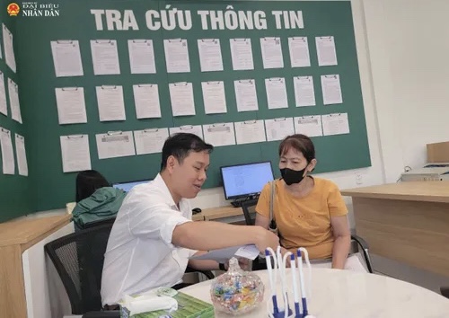 TP. HCM: UBND cấp xã được ký hợp đồng lao động với người có chuyên môn, nghiệp vụ