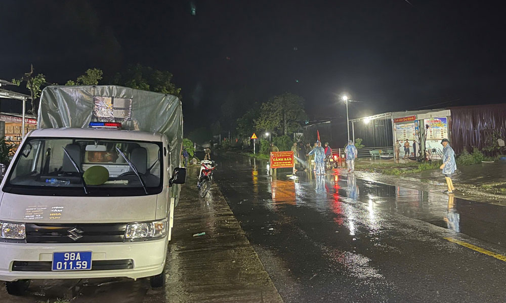 Bắc Ninh: Trắng đêm nỗ lực bảo đảm an toàn người và tài sản do mưa lũ