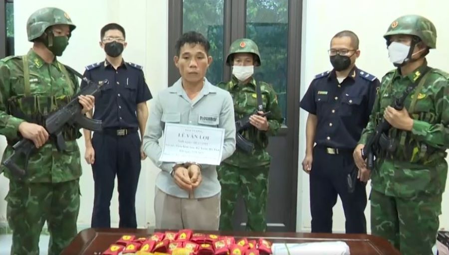 Hà Tĩnh: Bắt đối tượng vận chuyển 14kg ma túy qua biên giới