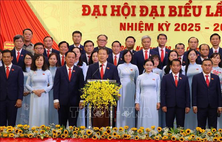 Bí thư Tỉnh ủy Đồng Nai Vũ Hồng Văn thay mặt Ban Chấp hành đảng bộ tỉnh phát biểu nhận nhiệm vụ