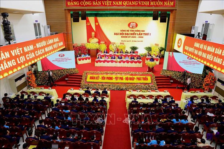 Quang cảnh phiên trù bị Đại hội