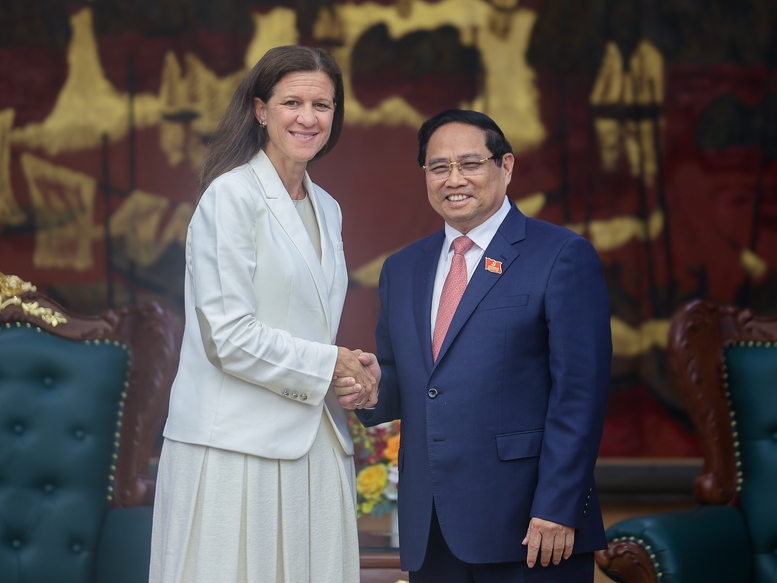 Thủ tướng Chính phủ Phạm Minh Chính tiếp bà María Victoria “Maví” Zingoni, Giám đốc điều hành phụ trách mảng nguồn điện của Công ty GE Vernova (Hoa Kỳ) - Ảnh: VGP/Nhật Bắc