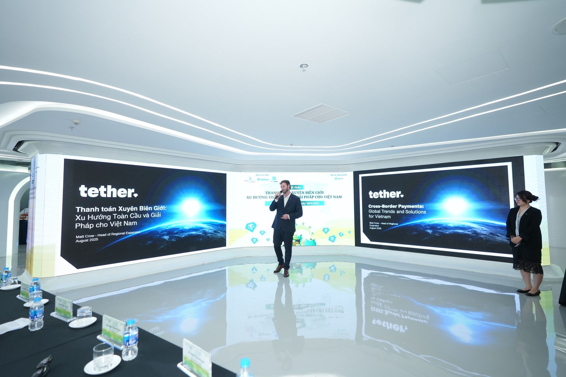 Ông Matthew Crow, Giám đốc Phát triển Khu vực của Tether, chia sẻ những ưu thế về tốc độ, chi phí, bảo mật và minh bạch của stablecoin trong thanh toán xuyên biên giới.