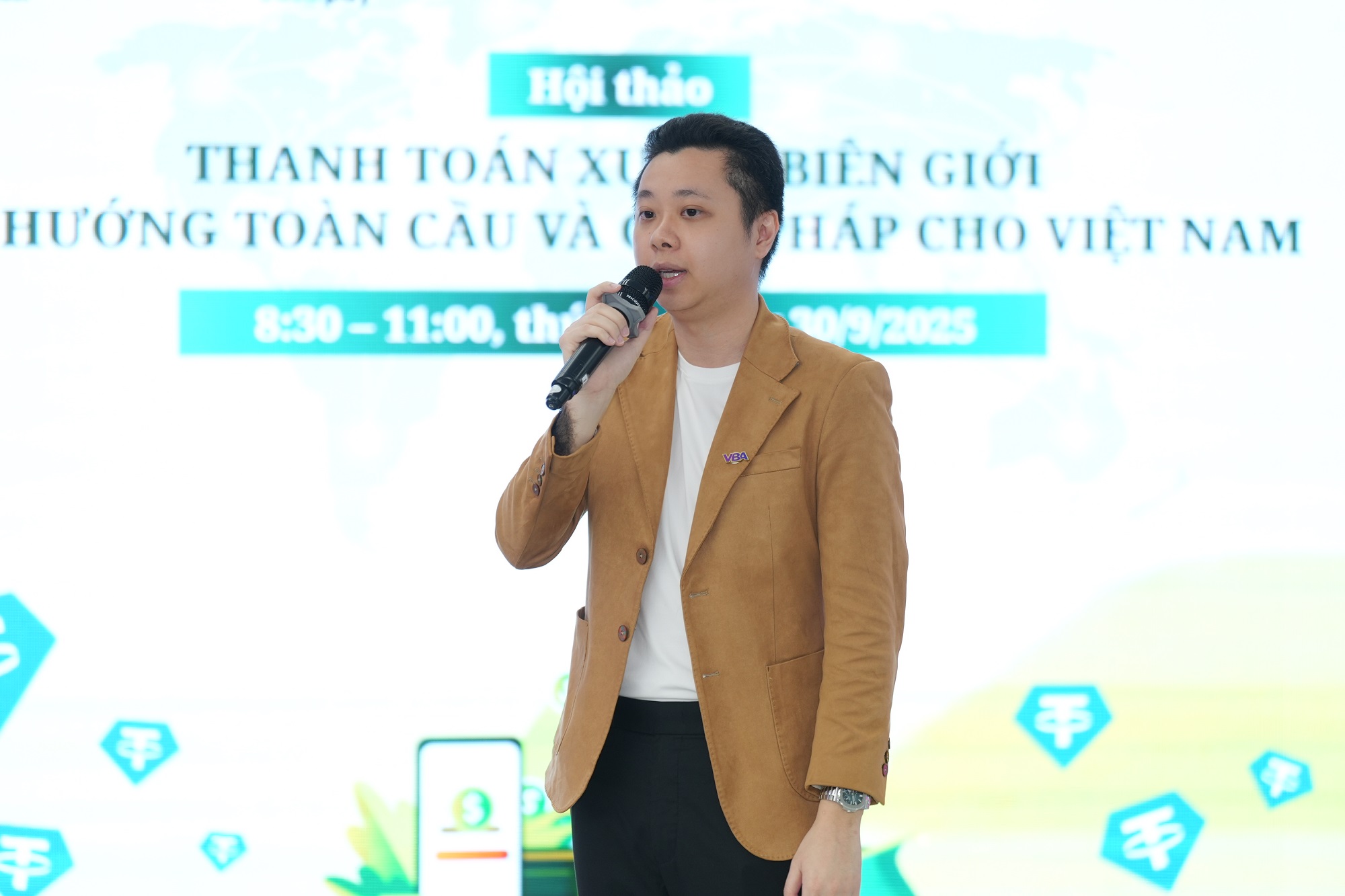 Ông Trần Huyền Dinh chia sẻ về bức tranh toàn cảnh và mô hình mới cho thanh toán xuyên biên giới